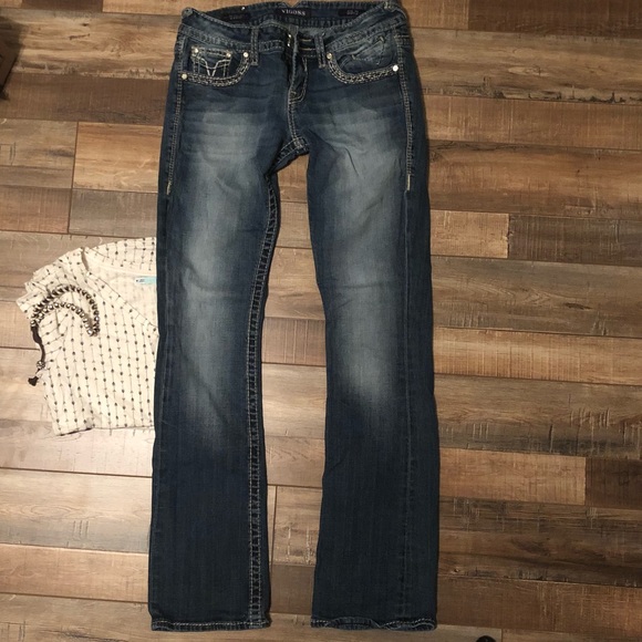 Distressed blue jeans 👖 - Picture 4 of 6